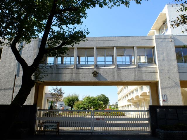 中学校　市立東村山第一中学校（中学校）まで1300m