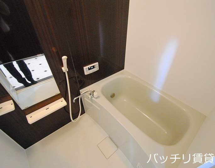 バス・シャワールーム　同型タイプの為、現状を優先いたします。