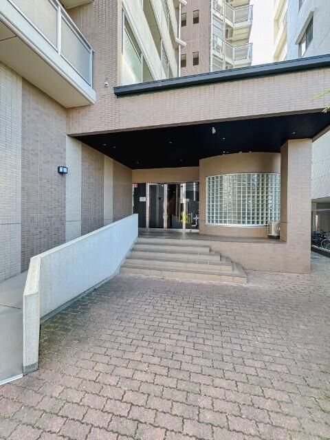 エントランス　清潔なエントランスです