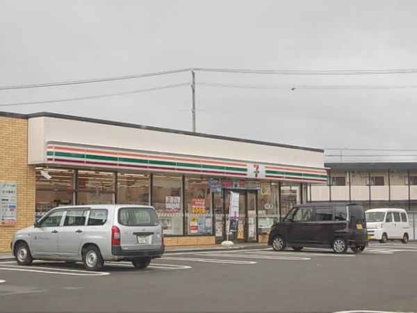 コンビニ　セブンイレブン（コンビニ）まで550m