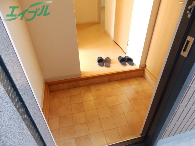 玄関　同物件別部屋の写真