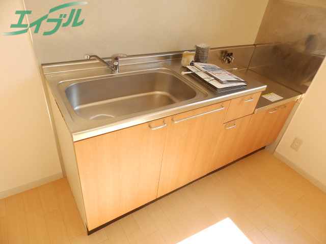 キッチン　同物件別部屋の写真