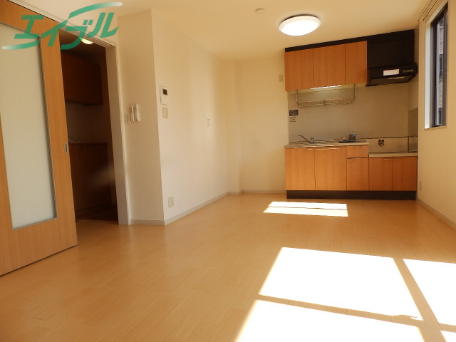 居室・リビング　同物件別部屋の写真