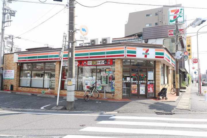 コンビニ　セブンイレブン（コンビニ）まで588m