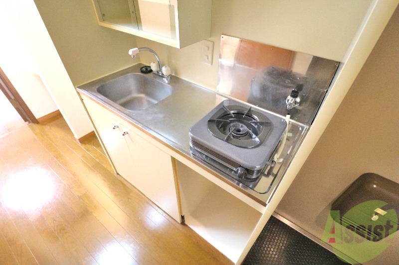 キッチン　一人暮らしにピッタリサイズ掃除もらくらくです