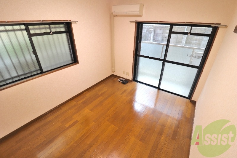 その他部屋・スペース　窓が多く、開放感いっぱい明るいお部屋です