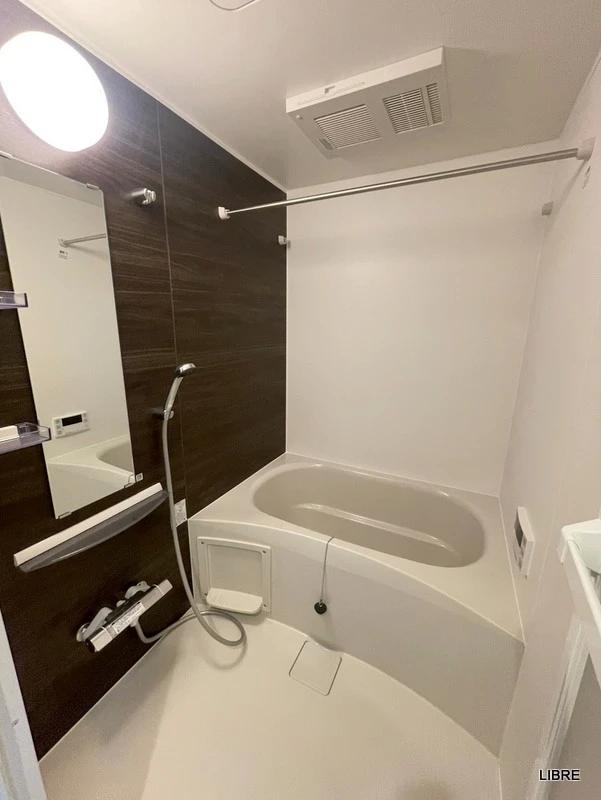 バス・シャワールーム　追い焚き機能付き！