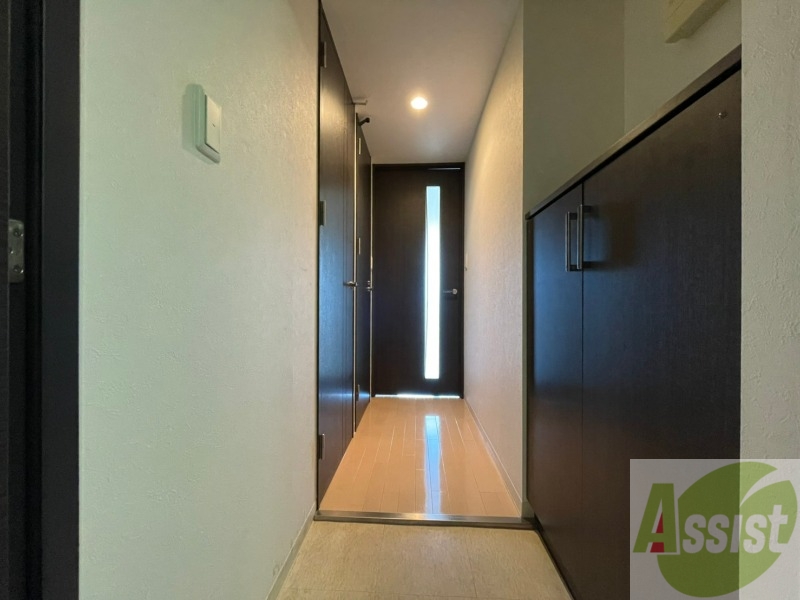 玄関　玄関の様子です。明るい印象ですね。気分もあがりそう。