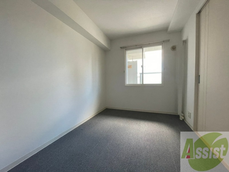 その他部屋・スペース　４．４帖の洋室です。カーペットなので温かみがあります。