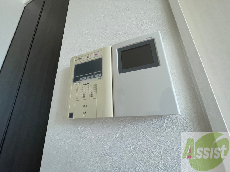 セキュリティ　モニター付インターホンです。来客者の顔が見えるので安心！