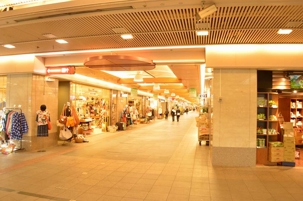 ショッピングセンター　ゼスト御池（ショッピングセンター）まで389m