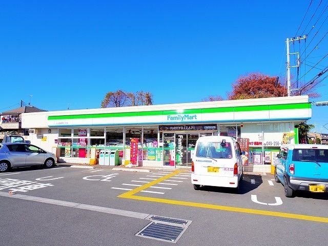 コンビニ　ファミリーマート　新駒林2丁目店（コンビニ）まで1004m