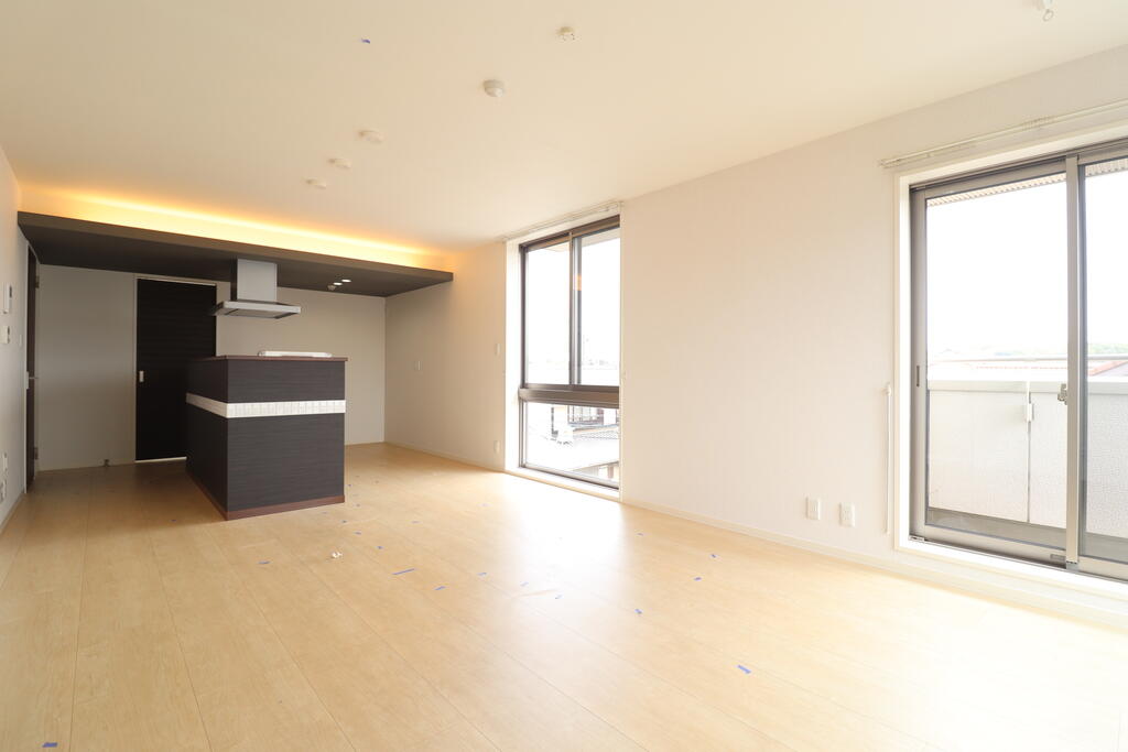 居室・リビング　アイランドキッチンのダイニング