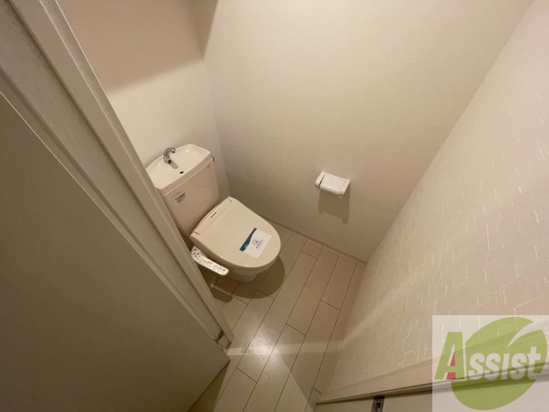 トイレ　ウォシュレット機能がついたトイレです。安心して使用できます。