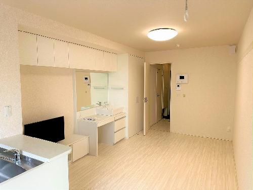 居室・リビング　同タイプの部屋の写真です（色が異なる可能性有）