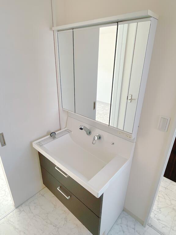 洗面設備　大きなドレッサー♪