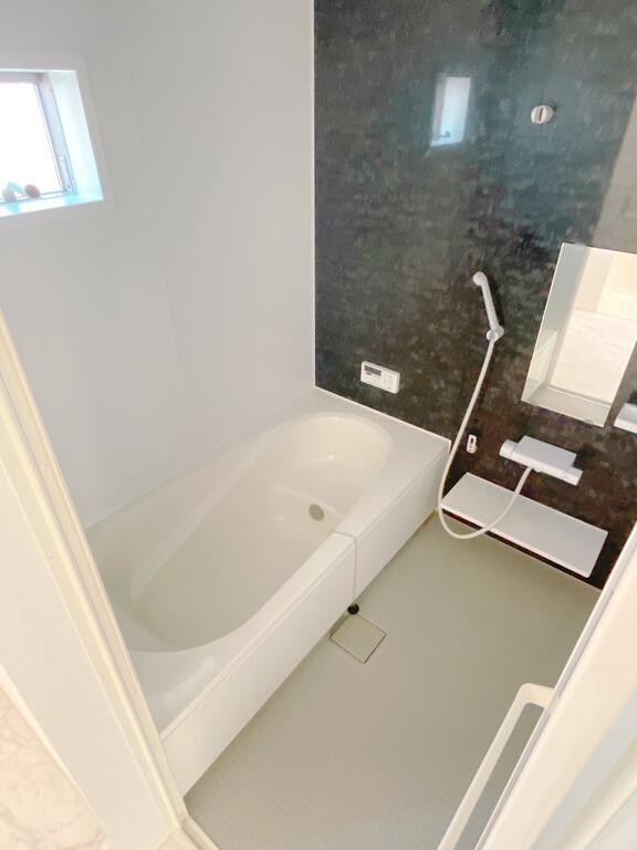 バス・シャワールーム　１坪タイプで広々としたバスルーム