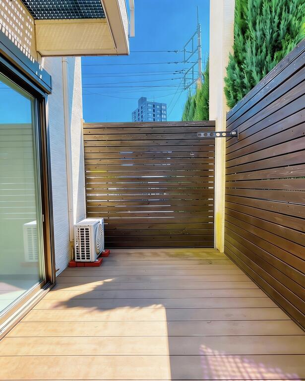 バルコニー　日常を特別にするウッドデッキ！