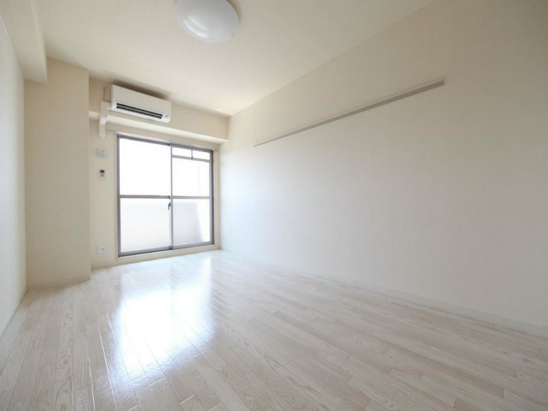 バルコニー　洋室10帖　クローゼット付（収納充実してます）