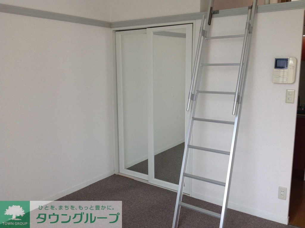 居室・リビング　部屋によって居室の床材が異なります。