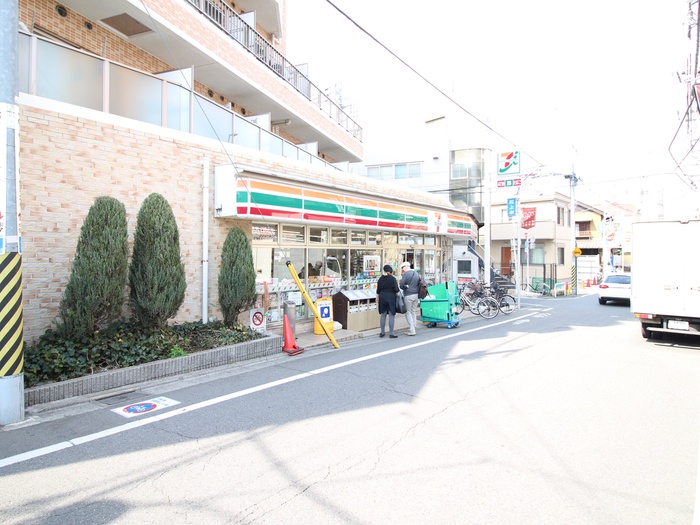コンビニ　セブンイレブン（コンビニ）まで252m