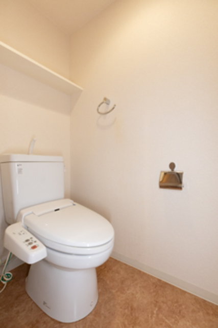 トイレ　※写真は同タイプ住戸です。