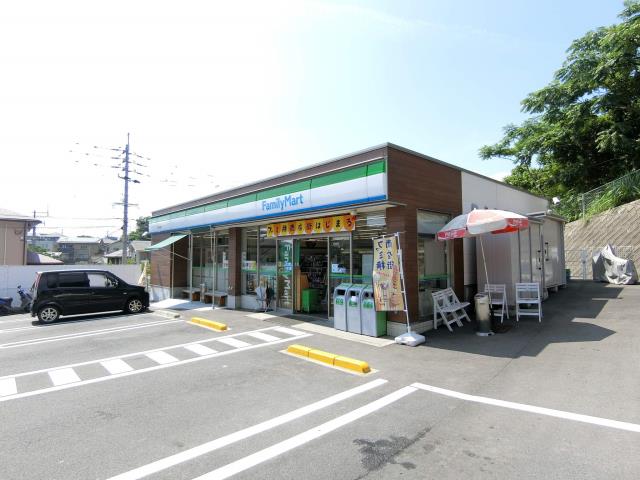 コンビニ　ファミリーマート吉野小前店（コンビニ）まで604m