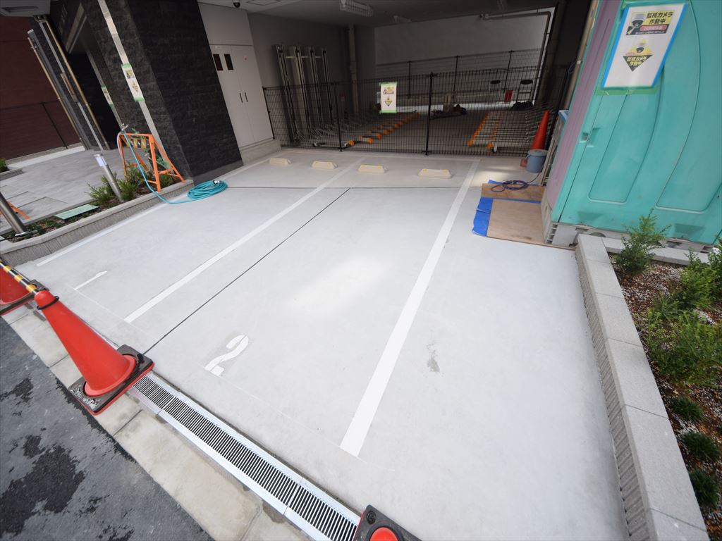 駐車場　アドバンス難波レーヴ　駐車場
