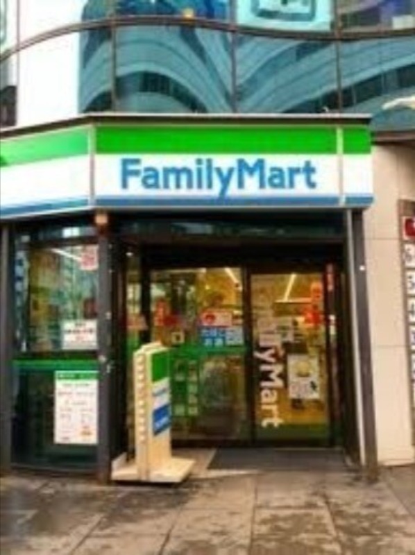 コンビニ　ファミリーマート鶴屋町郵便局前店（コンビニ）まで90m
