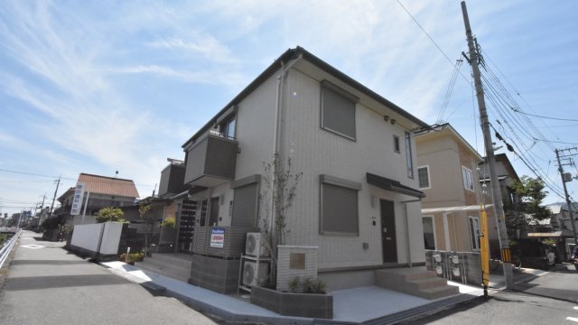 建物外観　TVモニター付きインターホンで安心