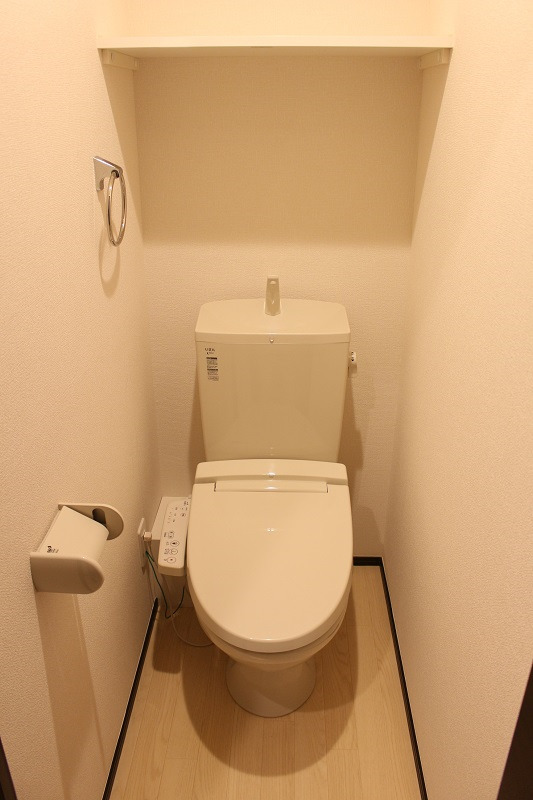 トイレ　温水洗浄便座付き