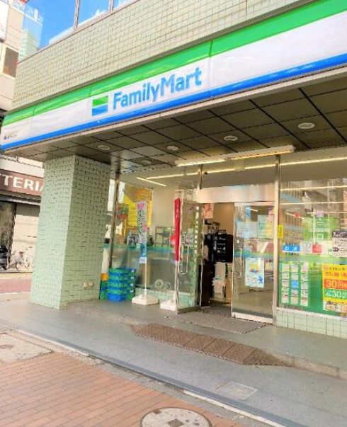 コンビニ　ファミリーマート田町東口店（コンビニ）まで172m