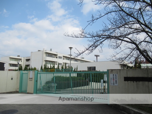 中学校　吹田市立片山中学校（中学校）まで418m