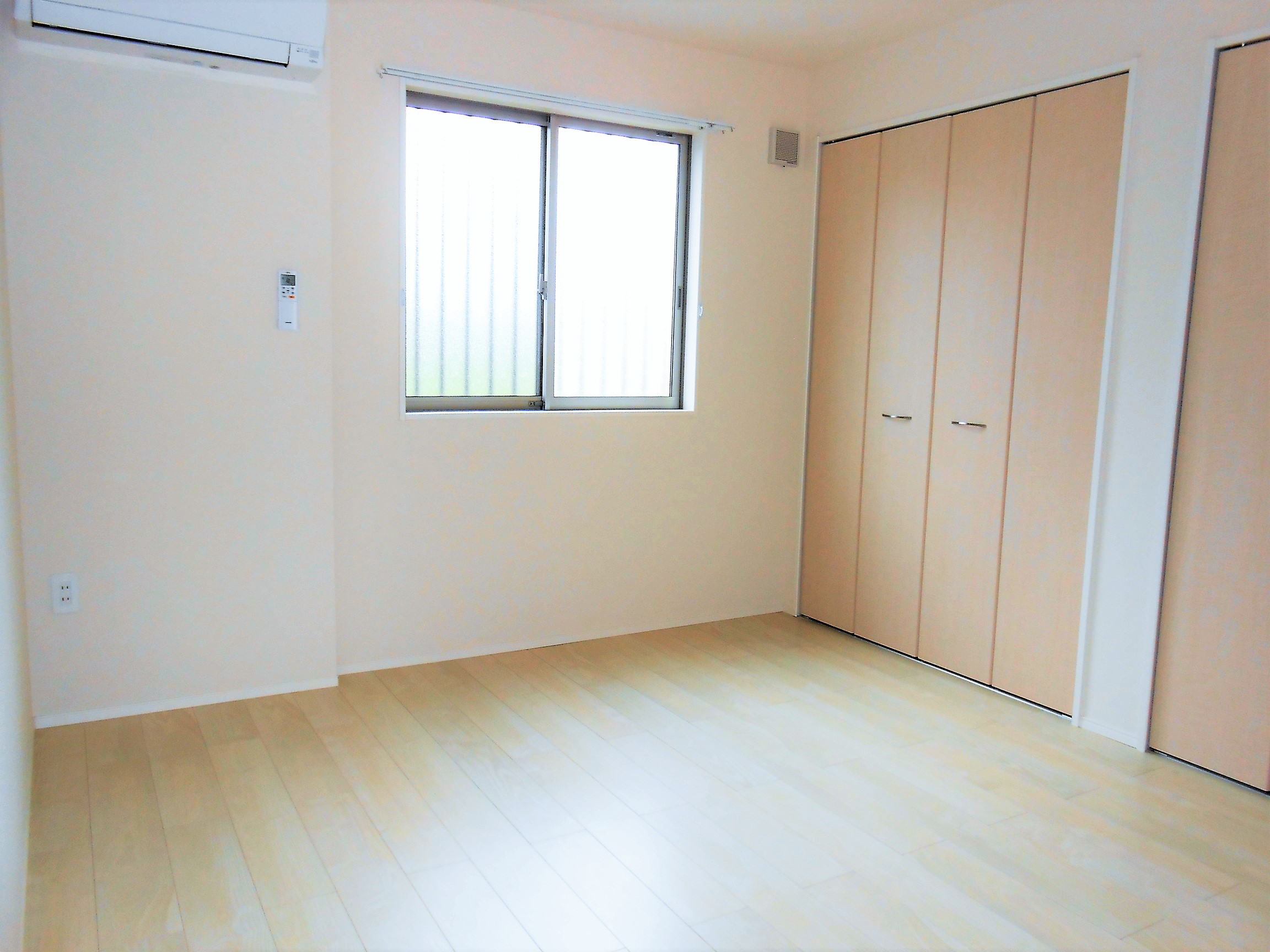 その他部屋・スペース　北側に洋室が2部屋あります！エアコン付き。