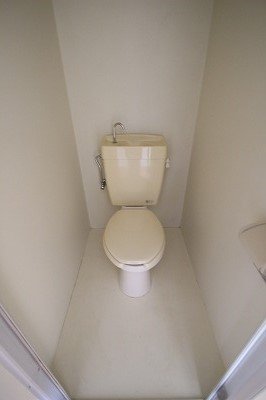 トイレ　同物件、別号室のものです。