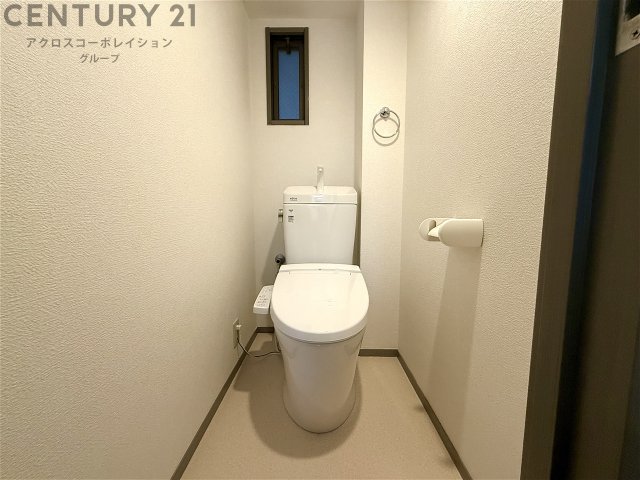 トイレ　温水洗浄便座付きのトイレです♪