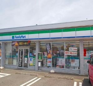 コンビニ　ファミリーマート（コンビニ）まで450m