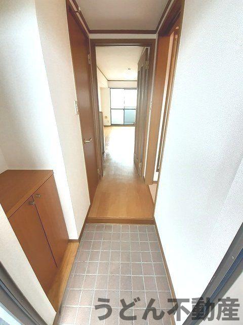 玄関　うどん県のお部屋探しはうどん不動産へ うどんちゃんとLINE