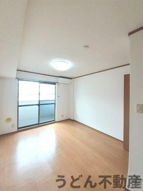 居室・リビング　うどん県のお部屋探しはうどん不動産へ うどんちゃんとLINE