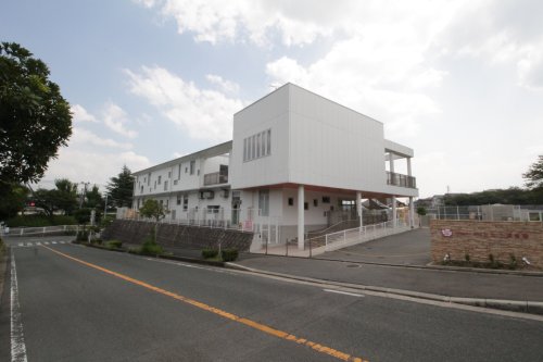 幼稚園・保育園　かとう保育園（幼稚園・保育園）まで1058m