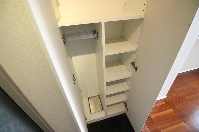玄関　※別部屋参考写真