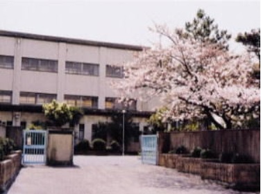 小学校　四條畷市立くすのき小学校（小学校）まで689m