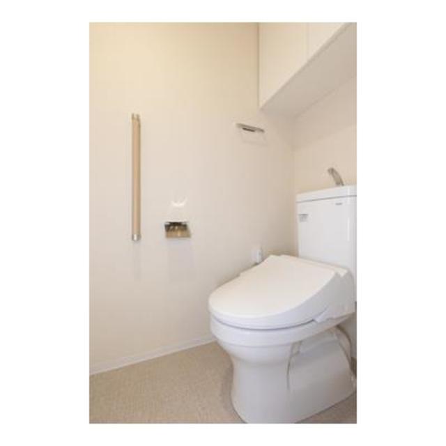 トイレ　※写真は同タイプ住戸です。