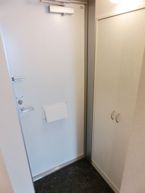 玄関　玄関シューズボックス