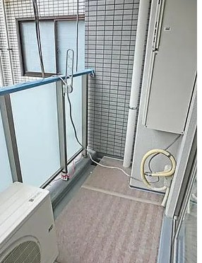 バルコニー　暖かな日差しのふりそそぐバルコニー
