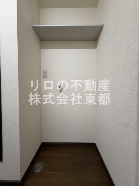 その他　洗濯機置き場は室内にあるので雨に濡れる心配はありません。
