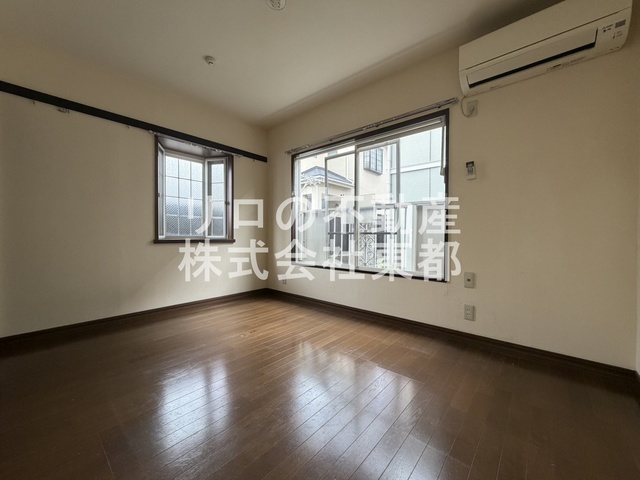 居室・リビング　２面採光なので、明るく風通しのよい過ごしやすいお部屋です♪