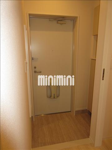 玄関　下駄箱つきの玄関です；。