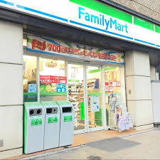 コンビニ　ファミリーマート茅場町駅東店（コンビニ）まで74m