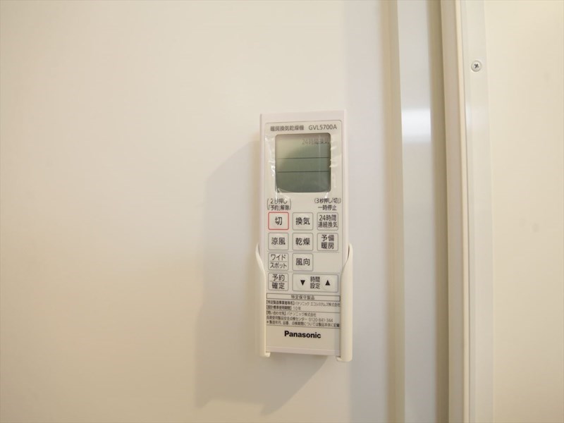 その他設備　浴室暖房乾燥機付き
